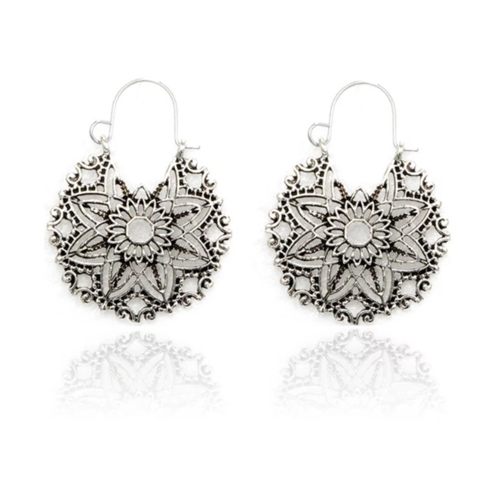 Boho antiqued flower earrings - Picture 8 of 10